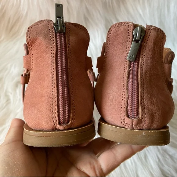 Lucky Brand Bartega Perforated Leather Gladiator Sandals in Antler Size 7.5 - Picture 3 of 11